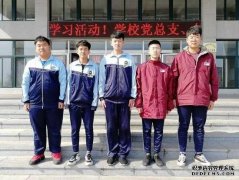 5名少年冲进火场提醒居民逃生 浓烟