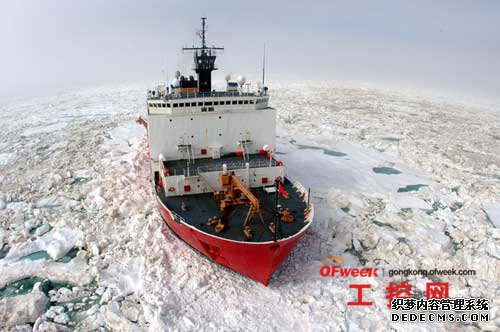 雪龙号破冰船