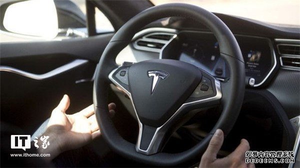 马斯克宣布特斯拉车主将可免费试用Autopilot自动驾驶系统